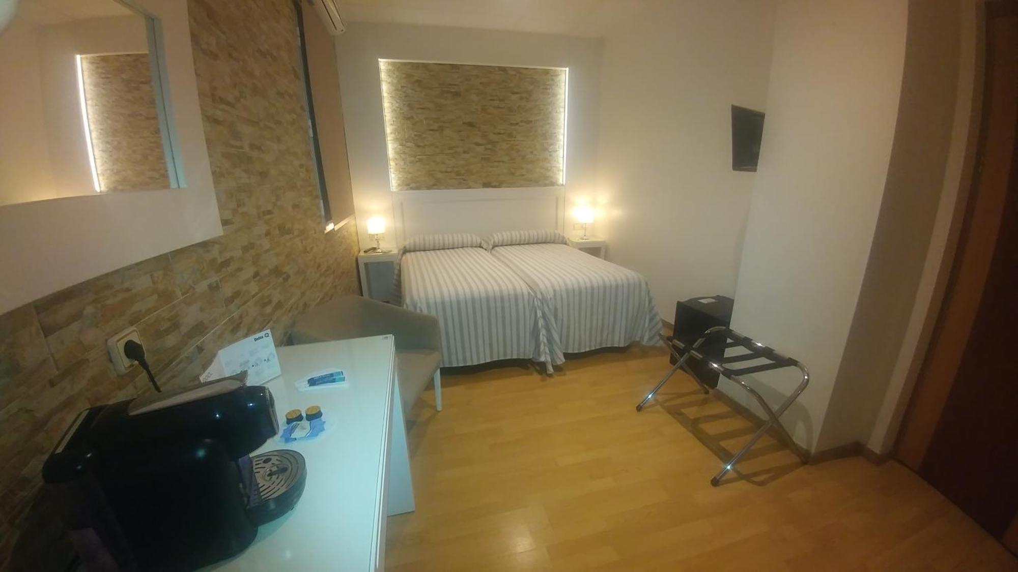 סן פרננדו Hostal Paris מראה חיצוני תמונה