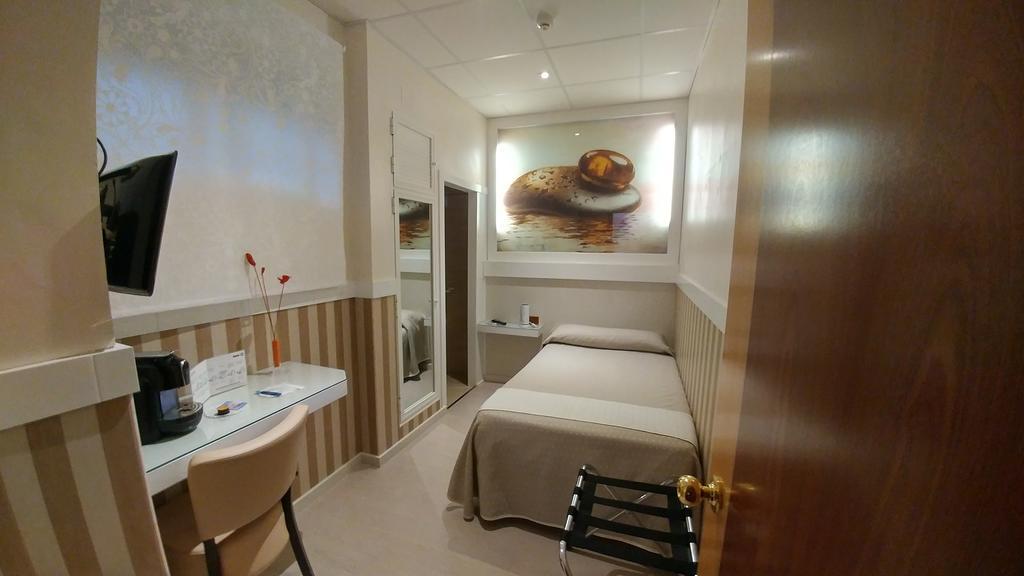 סן פרננדו Hostal Paris מראה חיצוני תמונה